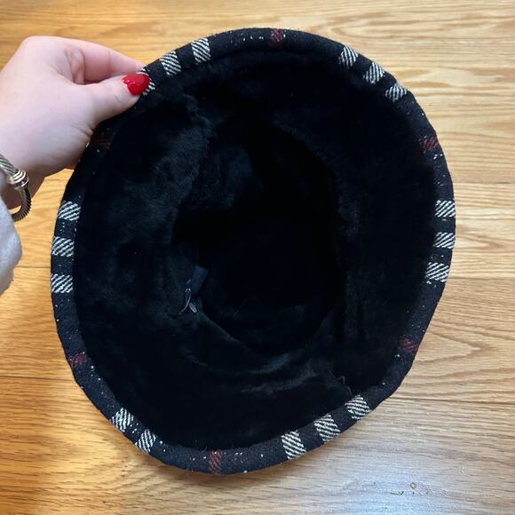 Burberry Black Shearling Bucket Hat with Classic Plaid Trim - Picture 6 of 6